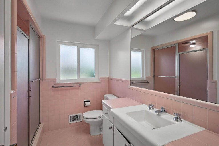 Primary Bathroom (2)